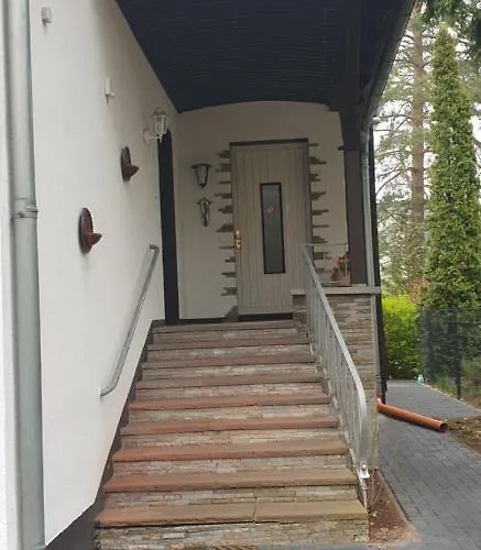 Zwei Etagen Im Gruenen * برلين