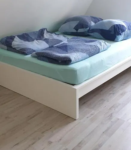 Zwei Etagen Im Gruenen * برلين