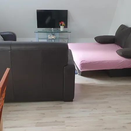 Zwei Etagen Im Grünen * Berlín